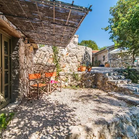 Menta 2 2445 וילה *