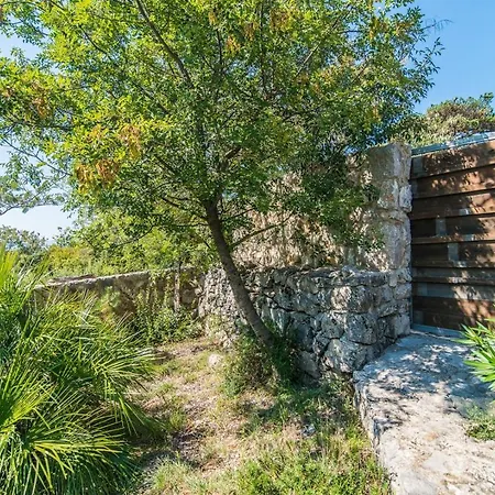 Menta 2 2445 Villa