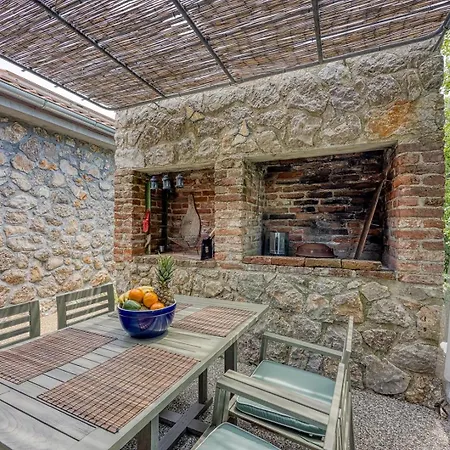 Menta 2 2445 Villa