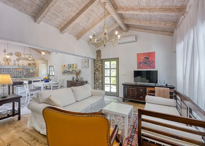 Villa Menta 2 2445 *