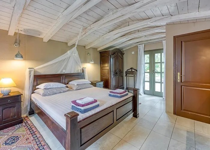 Villa Menta 2 2445 *